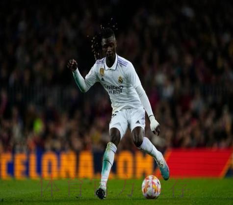 科贝电台透露：卡马文加预计将伤缺8到10周