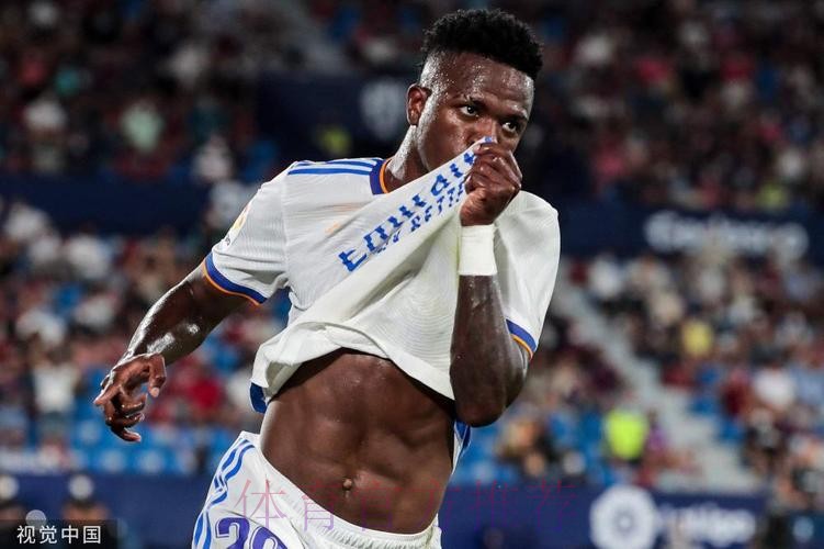 维尼修斯:希望能赢下西甲欧冠 本泽马赢下金球奖 维尼修斯:希望能赢下西甲欧冠 本泽马赢下金球奖